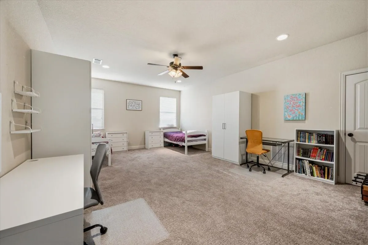 Single Family Residence For Sale in Ellis County , 825 Broadhead Road, Waxahachie, Texas 75165, 4 Bedroom, 3 Bathroom, 3 Garage spaces, 3,013 Sqft, built in 2012, mls#21365527, Real Estate Agent in Waxahachie, Homes For Sale in Ellis county, Homes For Sale in Waxahachie, Realtor in Waxahachie Texas, Real Estate Brokerage Independent Realty Texas, Luminita Cordes Realtor