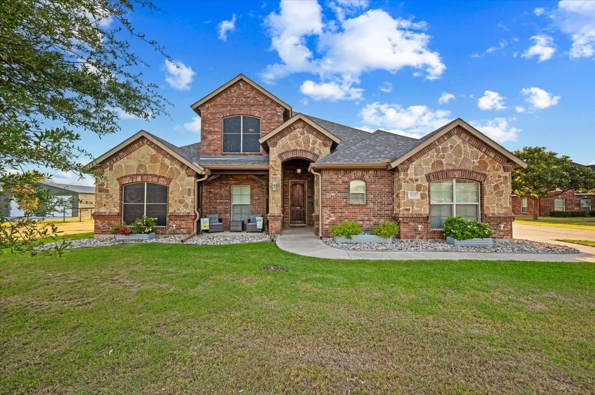 Single Family Residence For Sale in Ellis County , 825 Broadhead Road, Waxahachie, Texas 75165, 4 Bedroom, 3 Bathroom, 3 Garage spaces, 3,013 Sqft, built in 2012, mls#21365527, Real Estate Agent in Waxahachie, Homes For Sale in Ellis county, Homes For Sale in Waxahachie, Realtor in Waxahachie Texas, Real Estate Brokerage Independent Realty Texas, Luminita Cordes Realtor