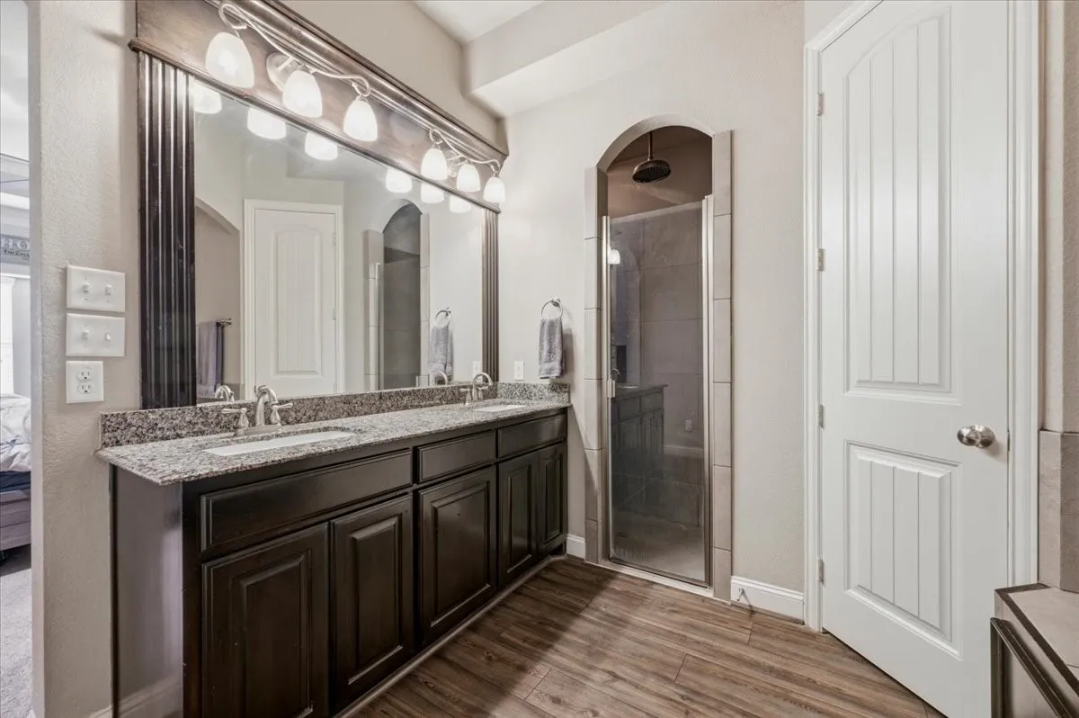 Single Family Residence For Sale in Ellis County , 825 Broadhead Road, Waxahachie, Texas 75165, 4 Bedroom, 3 Bathroom, 3 Garage spaces, 3,013 Sqft, built in 2012, mls#21365527, Real Estate Agent in Waxahachie, Homes For Sale in Ellis county, Homes For Sale in Waxahachie, Realtor in Waxahachie Texas, Real Estate Brokerage Independent Realty Texas, Luminita Cordes Realtor