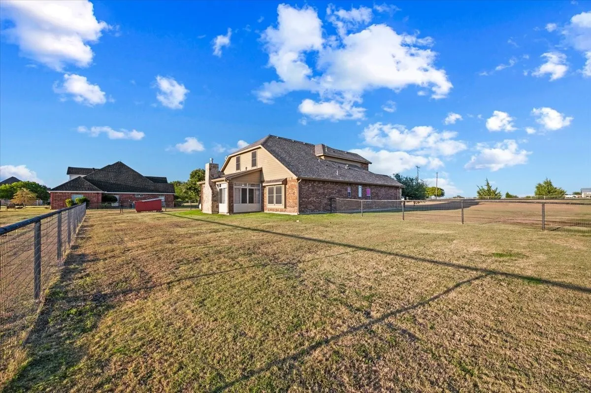Single Family Residence For Sale in Ellis County , 825 Broadhead Road, Waxahachie, Texas 75165, 4 Bedroom, 3 Bathroom, 3 Garage spaces, 3,013 Sqft, built in 2012, mls#21365527, Real Estate Agent in Waxahachie, Homes For Sale in Ellis county, Homes For Sale in Waxahachie, Realtor in Waxahachie Texas, Real Estate Brokerage Independent Realty Texas, Luminita Cordes Realtor