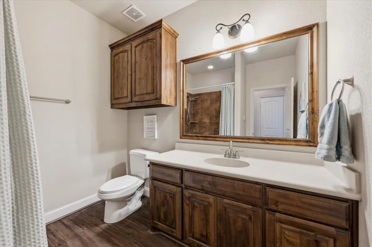 Single Family Residence For Sale in Ellis County , 825 Broadhead Road, Waxahachie, Texas 75165, 4 Bedroom, 3 Bathroom, 3 Garage spaces, 3,013 Sqft, built in 2012, mls#21365527, Real Estate Agent in Waxahachie, Homes For Sale in Ellis county, Homes For Sale in Waxahachie, Realtor in Waxahachie Texas, Real Estate Brokerage Independent Realty Texas, Luminita Cordes Realtor