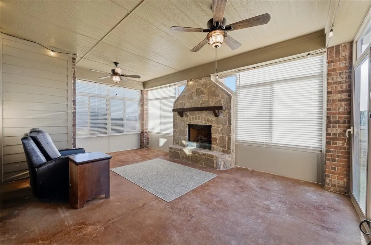 Single Family Residence For Sale in Ellis County , 825 Broadhead Road, Waxahachie, Texas 75165, 4 Bedroom, 3 Bathroom, 3 Garage spaces, 3,013 Sqft, built in 2012, mls#21365527, Real Estate Agent in Waxahachie, Homes For Sale in Ellis county, Homes For Sale in Waxahachie, Realtor in Waxahachie Texas, Real Estate Brokerage Independent Realty Texas, Luminita Cordes Realtor