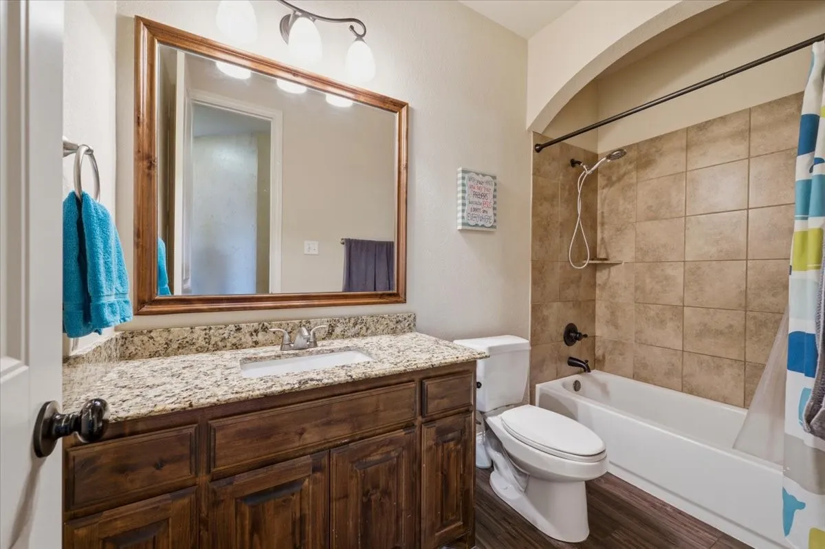 Single Family Residence For Sale in Ellis County , 825 Broadhead Road, Waxahachie, Texas 75165, 4 Bedroom, 3 Bathroom, 3 Garage spaces, 3,013 Sqft, built in 2012, mls#21365527, Real Estate Agent in Waxahachie, Homes For Sale in Ellis county, Homes For Sale in Waxahachie, Realtor in Waxahachie Texas, Real Estate Brokerage Independent Realty Texas, Luminita Cordes Realtor