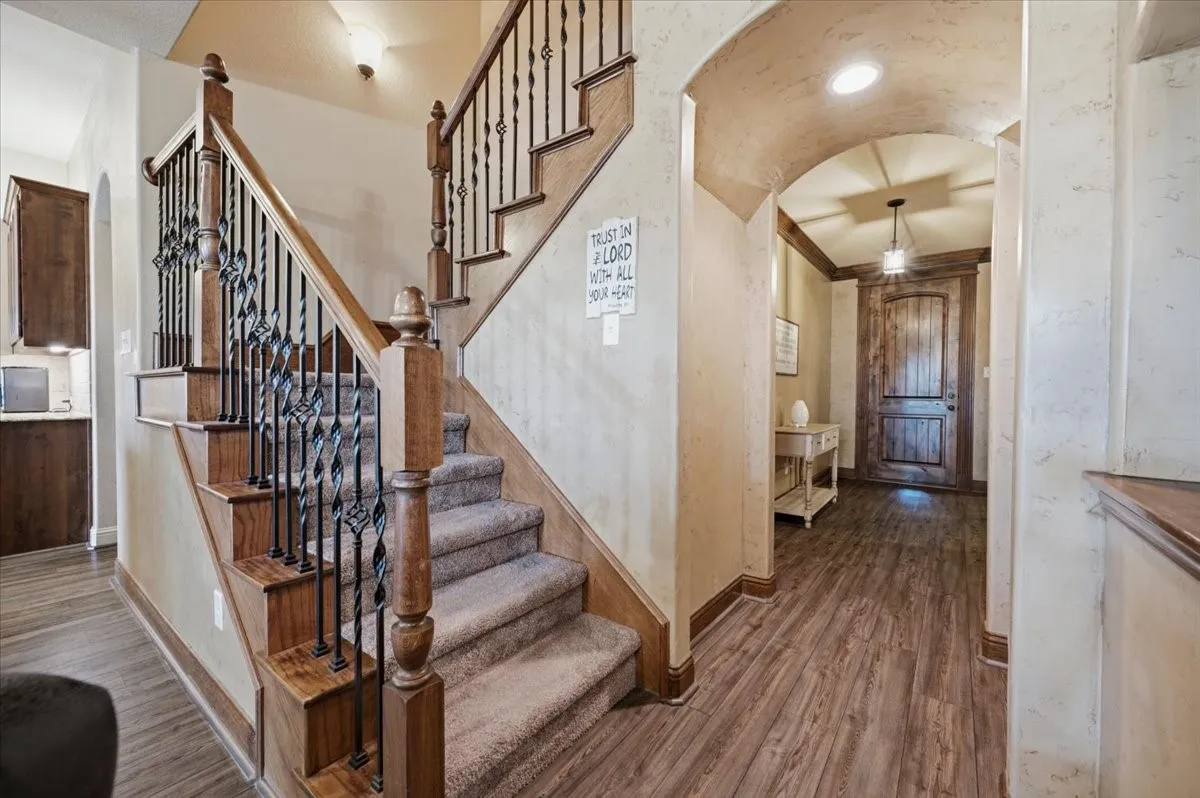 Single Family Residence For Sale in Ellis County , 825 Broadhead Road, Waxahachie, Texas 75165, 4 Bedroom, 3 Bathroom, 3 Garage spaces, 3,013 Sqft, built in 2012, mls#21365527, Real Estate Agent in Waxahachie, Homes For Sale in Ellis county, Homes For Sale in Waxahachie, Realtor in Waxahachie Texas, Real Estate Brokerage Independent Realty Texas, Luminita Cordes Realtor