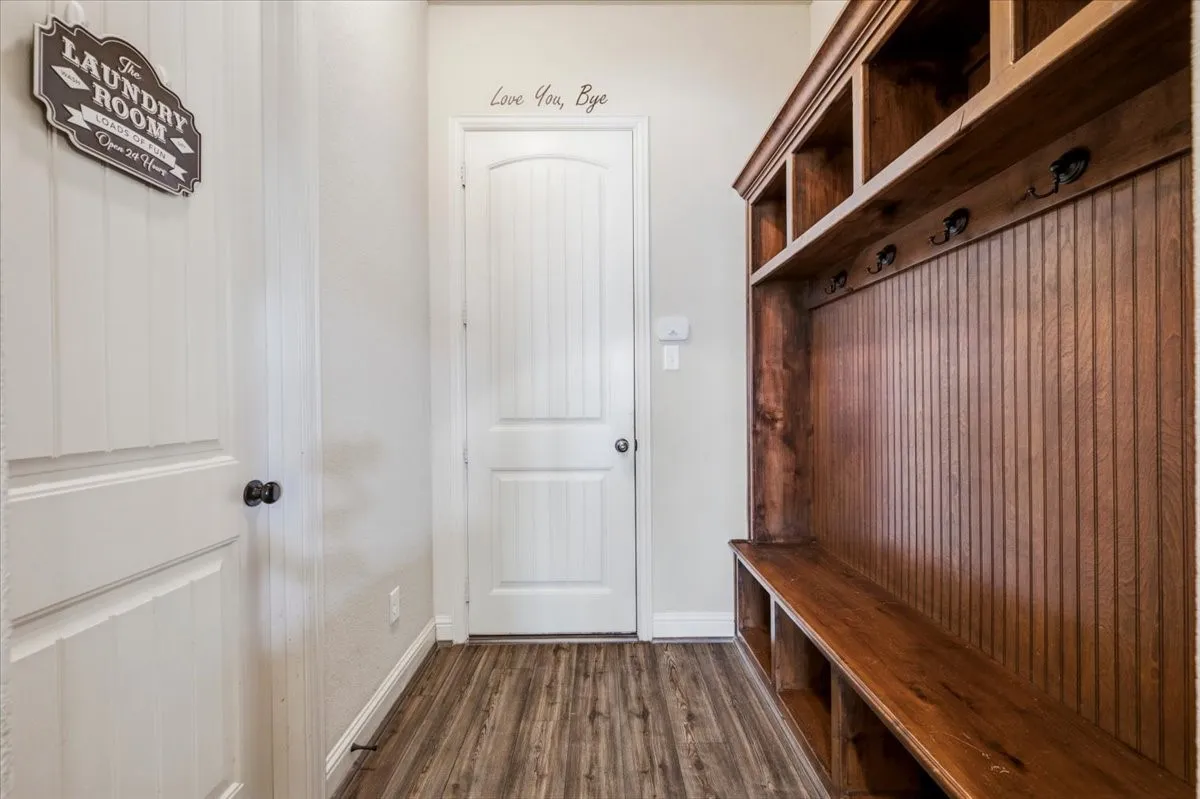 Single Family Residence For Sale in Ellis County , 825 Broadhead Road, Waxahachie, Texas 75165, 4 Bedroom, 3 Bathroom, 3 Garage spaces, 3,013 Sqft, built in 2012, mls#21365527, Real Estate Agent in Waxahachie, Homes For Sale in Ellis county, Homes For Sale in Waxahachie, Realtor in Waxahachie Texas, Real Estate Brokerage Independent Realty Texas, Luminita Cordes Realtor