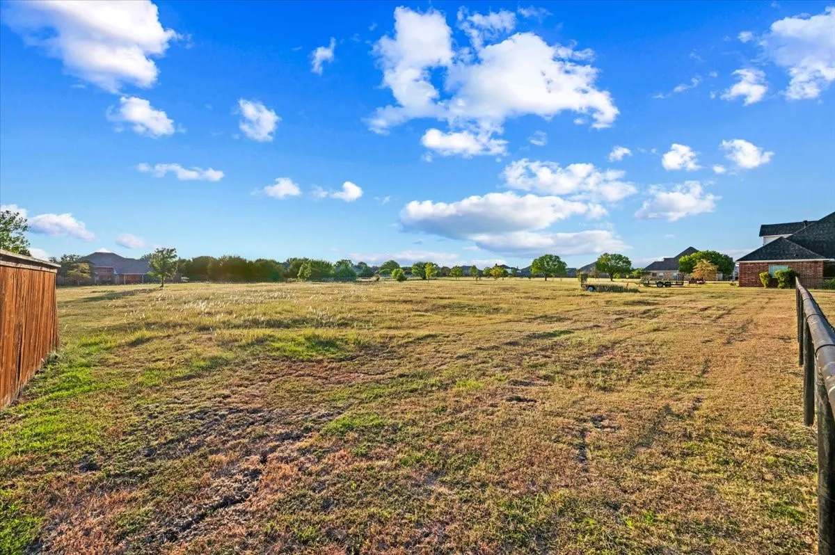 Single Family Residence For Sale in Ellis County , 825 Broadhead Road, Waxahachie, Texas 75165, 4 Bedroom, 3 Bathroom, 3 Garage spaces, 3,013 Sqft, built in 2012, mls#21365527, Real Estate Agent in Waxahachie, Homes For Sale in Ellis county, Homes For Sale in Waxahachie, Realtor in Waxahachie Texas, Real Estate Brokerage Independent Realty Texas, Luminita Cordes Realtor