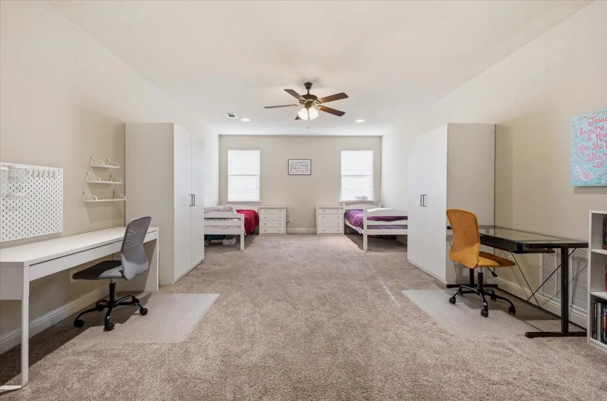 Single Family Residence For Sale in Ellis County , 825 Broadhead Road, Waxahachie, Texas 75165, 4 Bedroom, 3 Bathroom, 3 Garage spaces, 3,013 Sqft, built in 2012, mls#21365527, Real Estate Agent in Waxahachie, Homes For Sale in Ellis county, Homes For Sale in Waxahachie, Realtor in Waxahachie Texas, Real Estate Brokerage Independent Realty Texas, Luminita Cordes Realtor