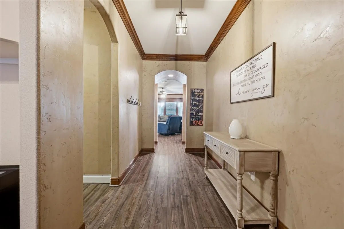 Single Family Residence For Sale in Ellis County , 825 Broadhead Road, Waxahachie, Texas 75165, 4 Bedroom, 3 Bathroom, 3 Garage spaces, 3,013 Sqft, built in 2012, mls#21365527, Real Estate Agent in Waxahachie, Homes For Sale in Ellis county, Homes For Sale in Waxahachie, Realtor in Waxahachie Texas, Real Estate Brokerage Independent Realty Texas, Luminita Cordes Realtor