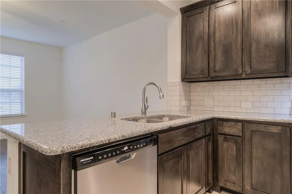 Townhouse For Rent in Collin County , 3708 Lantern Lane, Mc Kinney, Texas 75070, 3 Bedroom, 3 Bathroom, 2 Garage spaces, 1,695 Sqft, built in 2017, mls#21365530, Real Estate Agent in Mc Kinney, Homes For Rent in Collin county, Homes For Rent in Mc Kinney, Realtor in Mc Kinney Texas, Real Estate Brokerage Independent Realty Texas, Luminita Cordes Realtor