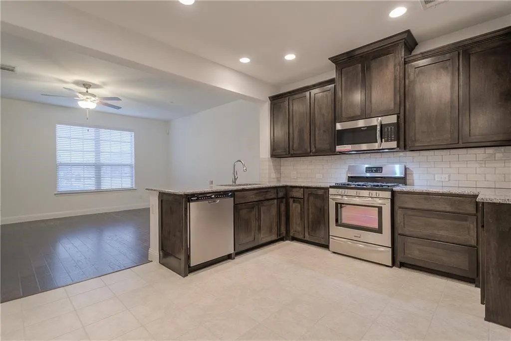 Townhouse For Rent in Collin County , 3708 Lantern Lane, Mc Kinney, Texas 75070, 3 Bedroom, 3 Bathroom, 2 Garage spaces, 1,695 Sqft, built in 2017, mls#21365530, Real Estate Agent in Mc Kinney, Homes For Rent in Collin county, Homes For Rent in Mc Kinney, Realtor in Mc Kinney Texas, Real Estate Brokerage Independent Realty Texas, Luminita Cordes Realtor