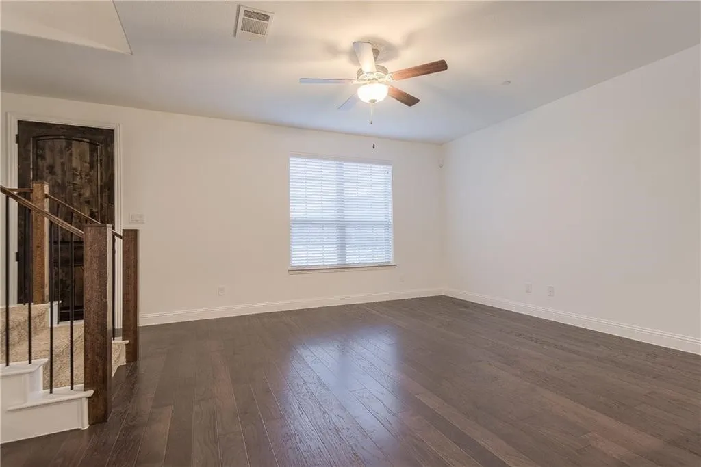 Townhouse For Rent in Collin County , 3708 Lantern Lane, Mc Kinney, Texas 75070, 3 Bedroom, 3 Bathroom, 2 Garage spaces, 1,695 Sqft, built in 2017, mls#21365530, Real Estate Agent in Mc Kinney, Homes For Rent in Collin county, Homes For Rent in Mc Kinney, Realtor in Mc Kinney Texas, Real Estate Brokerage Independent Realty Texas, Luminita Cordes Realtor