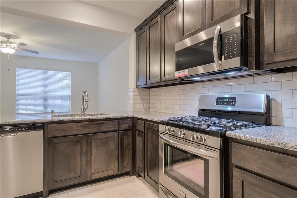Townhouse For Rent in Collin County , 3708 Lantern Lane, Mc Kinney, Texas 75070, 3 Bedroom, 3 Bathroom, 2 Garage spaces, 1,695 Sqft, built in 2017, mls#21365530, Real Estate Agent in Mc Kinney, Homes For Rent in Collin county, Homes For Rent in Mc Kinney, Realtor in Mc Kinney Texas, Real Estate Brokerage Independent Realty Texas, Luminita Cordes Realtor
