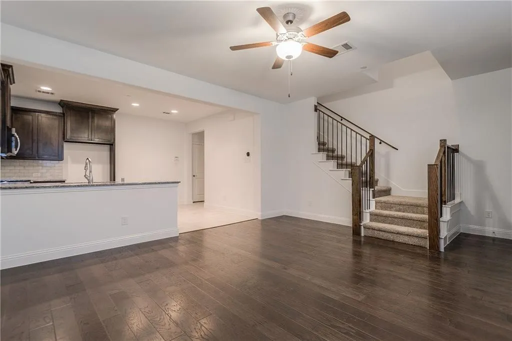 Townhouse For Rent in Collin County , 3708 Lantern Lane, Mc Kinney, Texas 75070, 3 Bedroom, 3 Bathroom, 2 Garage spaces, 1,695 Sqft, built in 2017, mls#21365530, Real Estate Agent in Mc Kinney, Homes For Rent in Collin county, Homes For Rent in Mc Kinney, Realtor in Mc Kinney Texas, Real Estate Brokerage Independent Realty Texas, Luminita Cordes Realtor