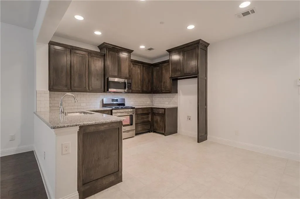 Townhouse For Rent in Collin County , 3708 Lantern Lane, Mc Kinney, Texas 75070, 3 Bedroom, 3 Bathroom, 2 Garage spaces, 1,695 Sqft, built in 2017, mls#21365530, Real Estate Agent in Mc Kinney, Homes For Rent in Collin county, Homes For Rent in Mc Kinney, Realtor in Mc Kinney Texas, Real Estate Brokerage Independent Realty Texas, Luminita Cordes Realtor