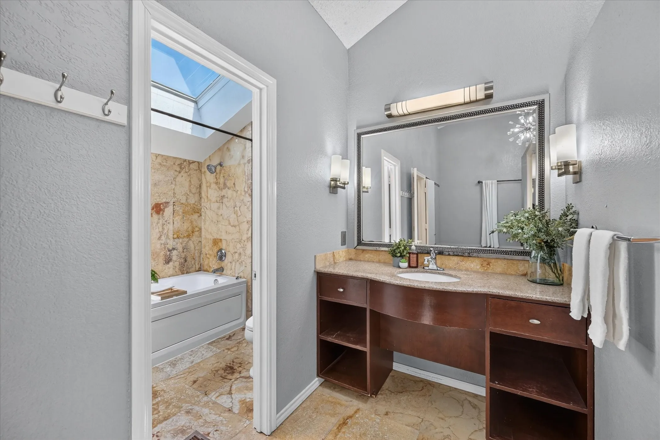 Condominium For Sale in Collin County , 4242 N Capistrano Drive 177, Dallas, Texas 75287, 2 Bedroom, 2 Bathroom, 1 Garage spaces, 1,551 Sqft, built in 1986, mls#21358704, Real Estate Agent in Dallas, Homes For Sale in Collin county, Homes For Sale in Dallas, Realtor in Dallas Texas, Real Estate Brokerage Independent Realty Texas, Luminita Cordes Realtor