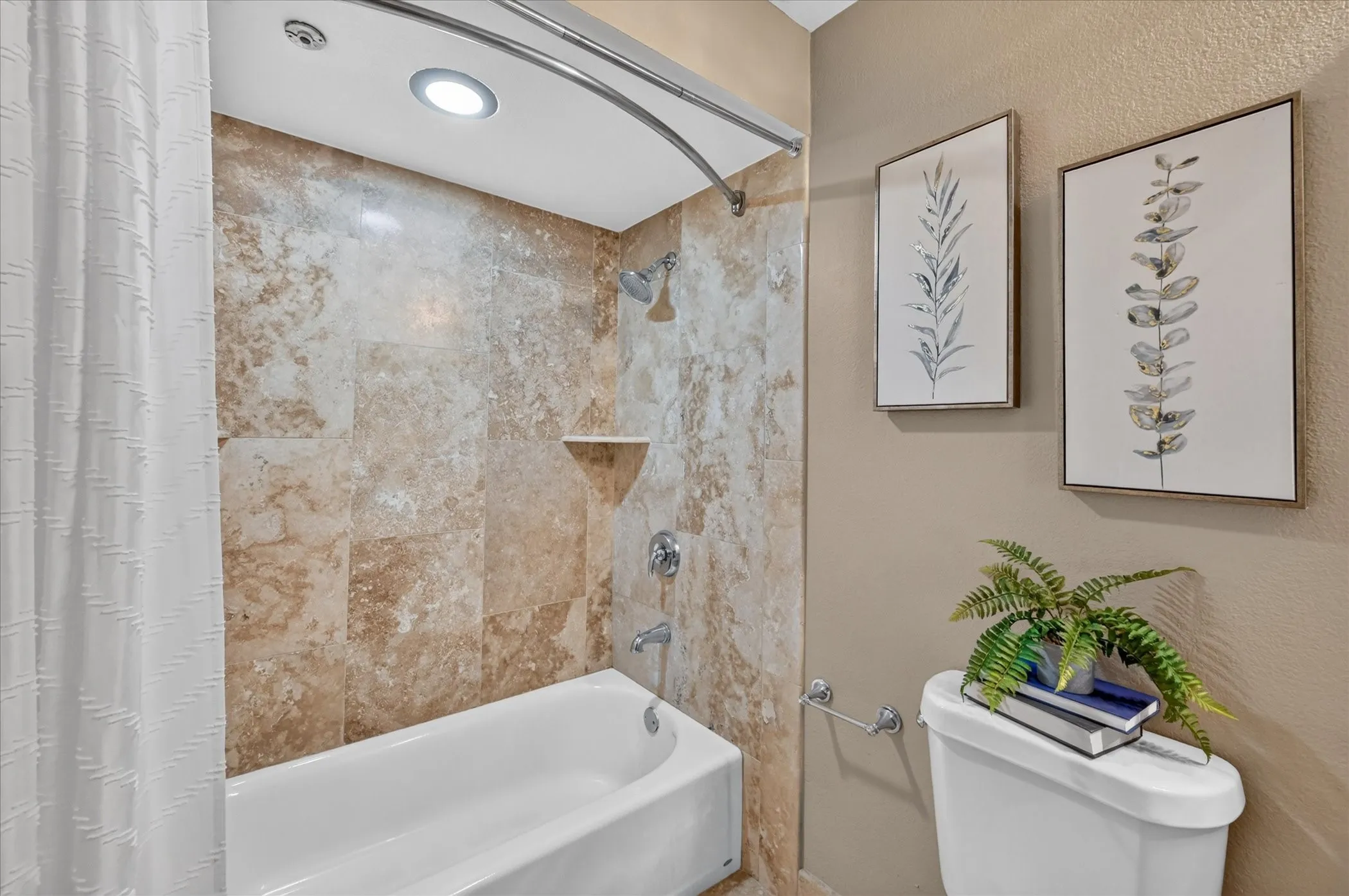 Condominium For Sale in Collin County , 4242 N Capistrano Drive 177, Dallas, Texas 75287, 2 Bedroom, 2 Bathroom, 1 Garage spaces, 1,551 Sqft, built in 1986, mls#21358704, Real Estate Agent in Dallas, Homes For Sale in Collin county, Homes For Sale in Dallas, Realtor in Dallas Texas, Real Estate Brokerage Independent Realty Texas, Luminita Cordes Realtor