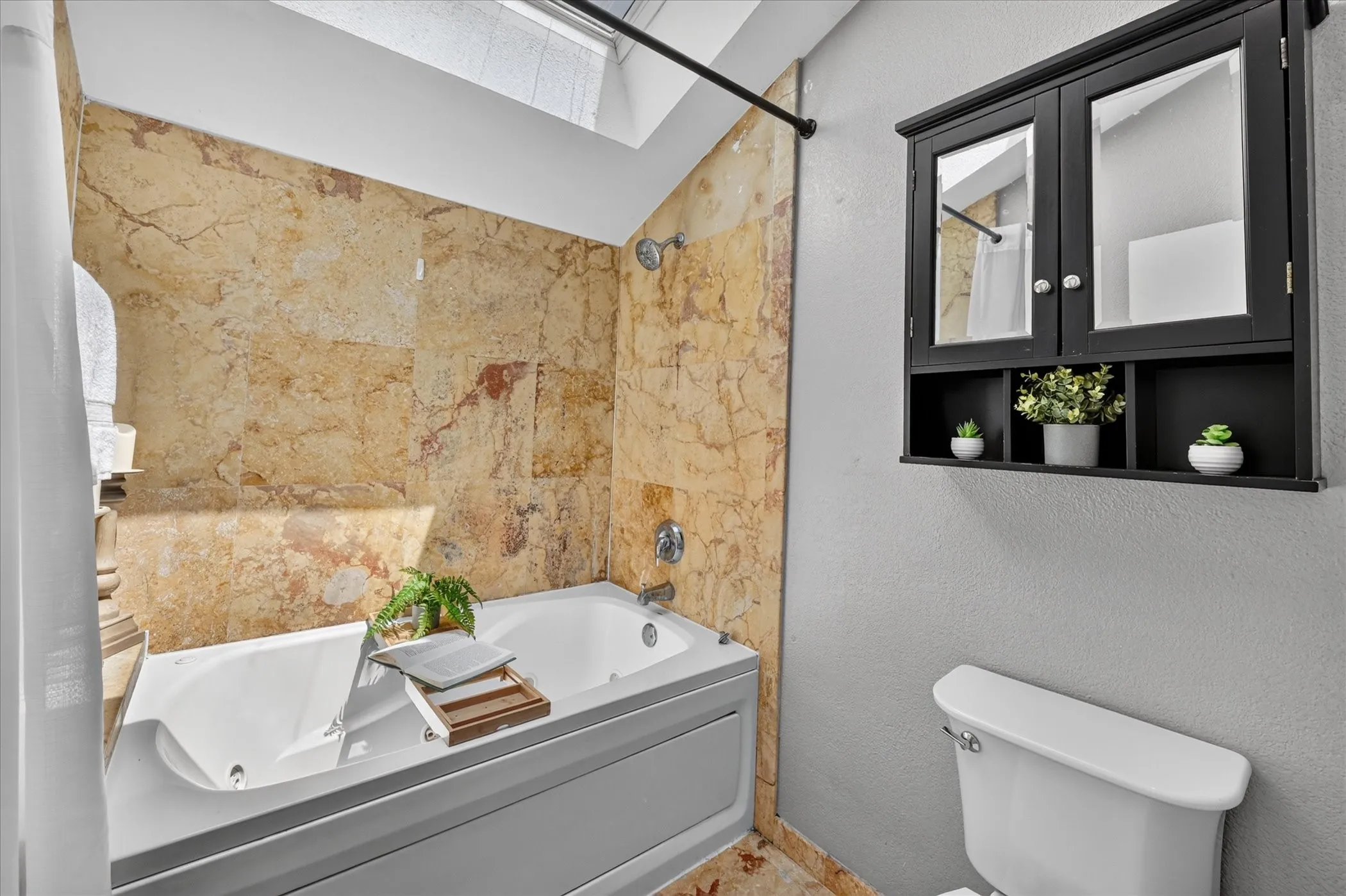 Condominium For Sale in Collin County , 4242 N Capistrano Drive 177, Dallas, Texas 75287, 2 Bedroom, 2 Bathroom, 1 Garage spaces, 1,551 Sqft, built in 1986, mls#21358704, Real Estate Agent in Dallas, Homes For Sale in Collin county, Homes For Sale in Dallas, Realtor in Dallas Texas, Real Estate Brokerage Independent Realty Texas, Luminita Cordes Realtor