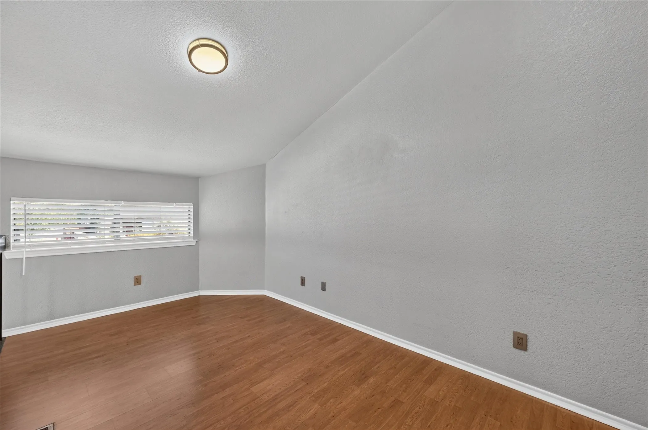 Condominium For Sale in Collin County , 4242 N Capistrano Drive 177, Dallas, Texas 75287, 2 Bedroom, 2 Bathroom, 1 Garage spaces, 1,551 Sqft, built in 1986, mls#21358704, Real Estate Agent in Dallas, Homes For Sale in Collin county, Homes For Sale in Dallas, Realtor in Dallas Texas, Real Estate Brokerage Independent Realty Texas, Luminita Cordes Realtor