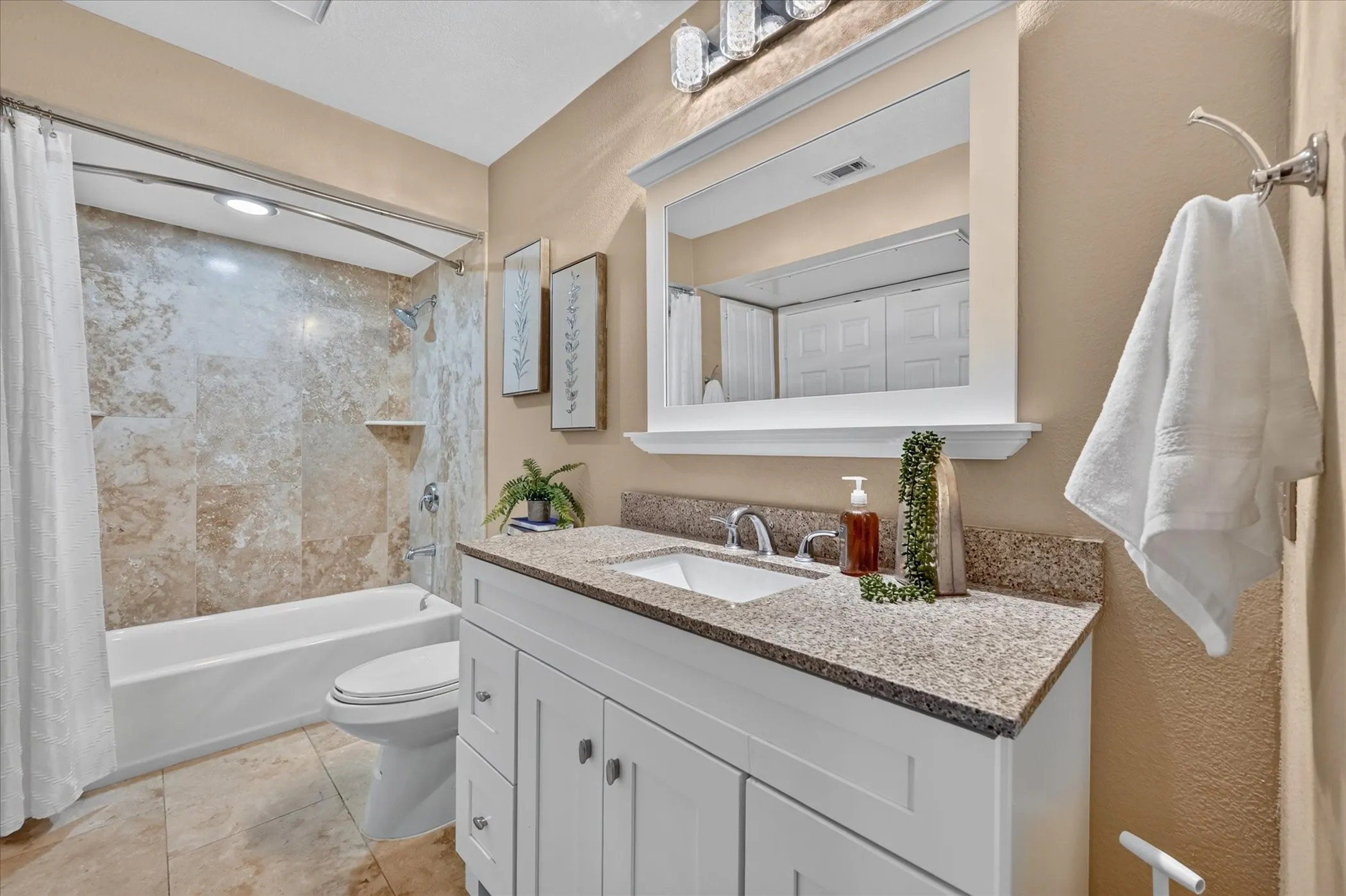 Condominium For Sale in Collin County , 4242 N Capistrano Drive 177, Dallas, Texas 75287, 2 Bedroom, 2 Bathroom, 1 Garage spaces, 1,551 Sqft, built in 1986, mls#21358704, Real Estate Agent in Dallas, Homes For Sale in Collin county, Homes For Sale in Dallas, Realtor in Dallas Texas, Real Estate Brokerage Independent Realty Texas, Luminita Cordes Realtor