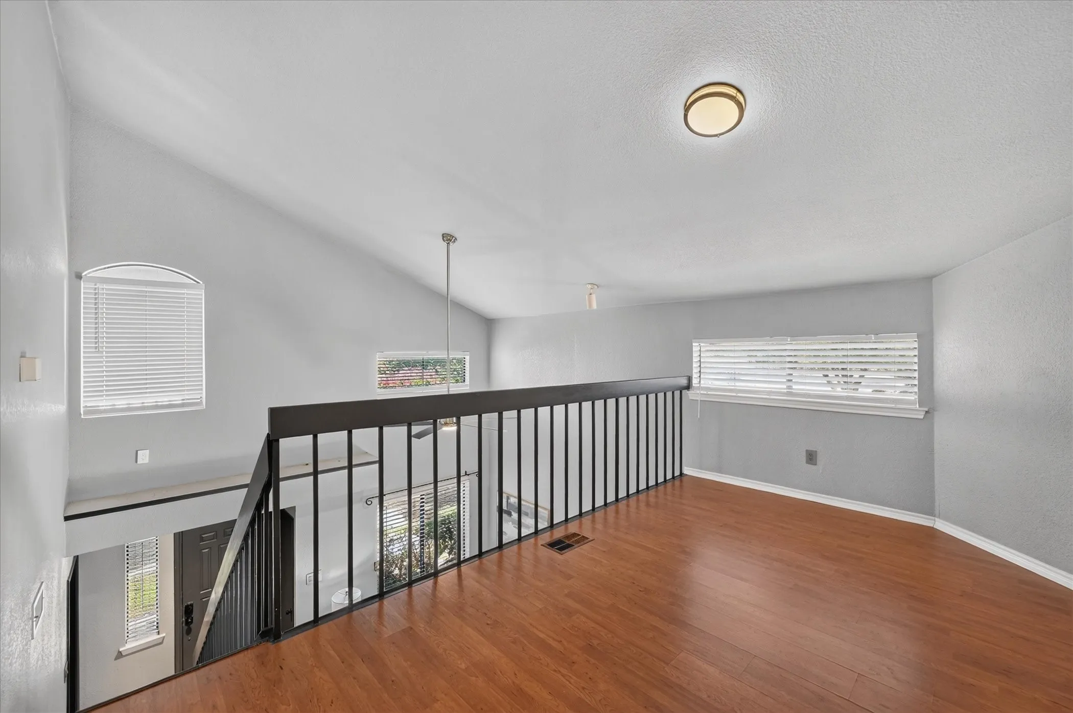 Condominium For Sale in Collin County , 4242 N Capistrano Drive 177, Dallas, Texas 75287, 2 Bedroom, 2 Bathroom, 1 Garage spaces, 1,551 Sqft, built in 1986, mls#21358704, Real Estate Agent in Dallas, Homes For Sale in Collin county, Homes For Sale in Dallas, Realtor in Dallas Texas, Real Estate Brokerage Independent Realty Texas, Luminita Cordes Realtor