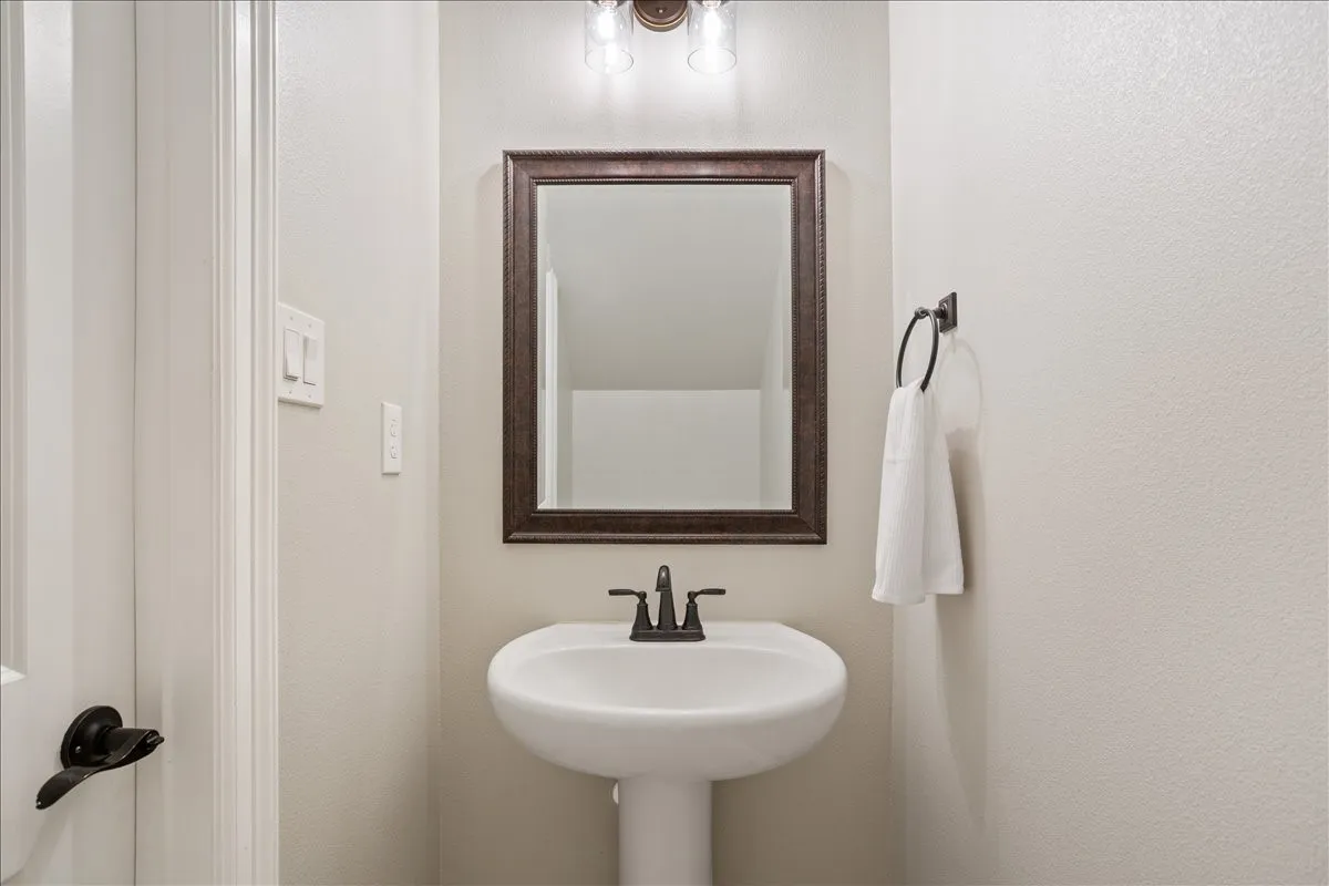 Single Family Residence For Sale in Bell County , 502 Oak Drive, Troy, Texas 76579, 5 Bedroom, 4 Bathroom, 3 Garage spaces, 2,739 Sqft, built in 2021, mls#21365483, Real Estate Agent in Troy, Homes For Sale in Bell county, Homes For Sale in Troy, Realtor in Troy Texas, Real Estate Brokerage Independent Realty Texas, Luminita Cordes Realtor