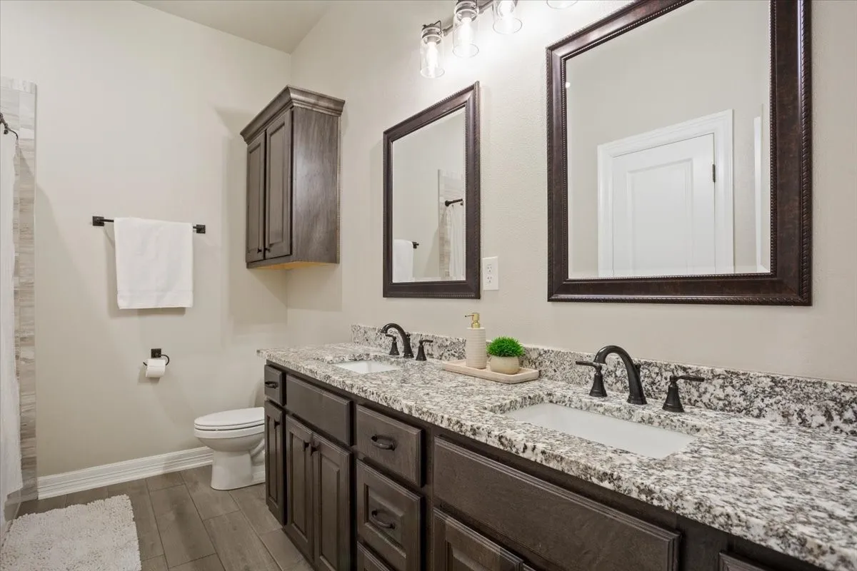 Single Family Residence For Sale in Bell County , 502 Oak Drive, Troy, Texas 76579, 5 Bedroom, 4 Bathroom, 3 Garage spaces, 2,739 Sqft, built in 2021, mls#21365483, Real Estate Agent in Troy, Homes For Sale in Bell county, Homes For Sale in Troy, Realtor in Troy Texas, Real Estate Brokerage Independent Realty Texas, Luminita Cordes Realtor