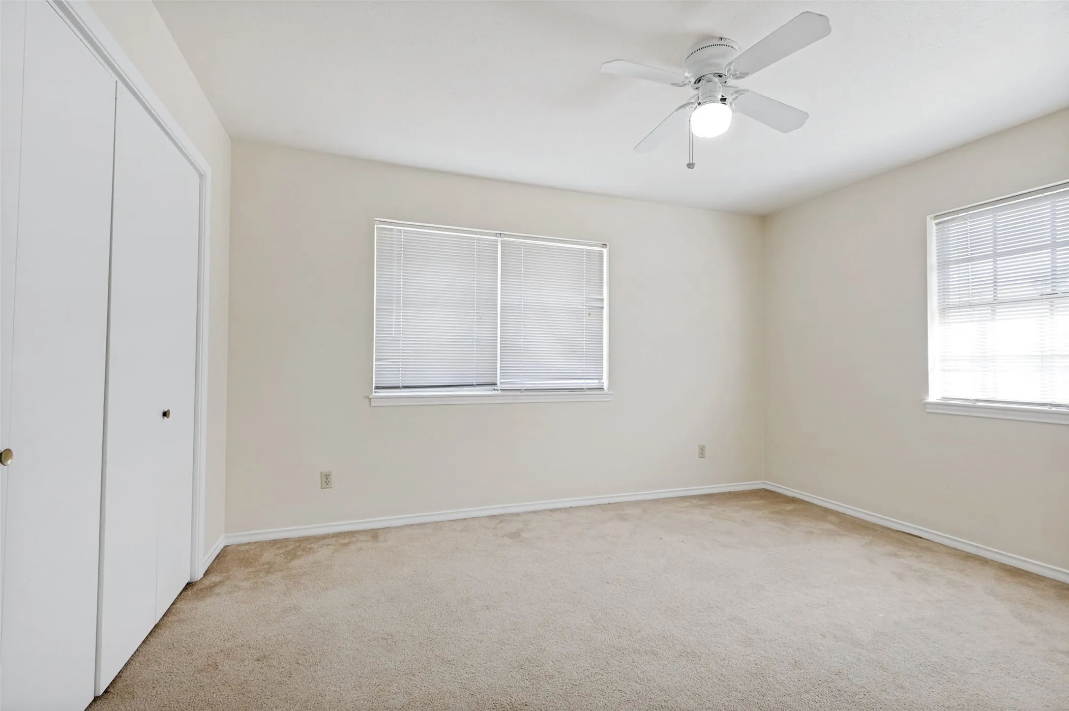 Apartment For Rent in Tarrant County , 300 College Street E, Arlington, Texas 76010, 2 Bedroom, 2 Bathroom, Garage spaces, 1,000 Sqft, built in 1964, mls#21365202, Real Estate Agent in Arlington, Homes For Rent in Tarrant county, Homes For Rent in Arlington, Realtor in Arlington Texas, Real Estate Brokerage Independent Realty Texas, Luminita Cordes Realtor
