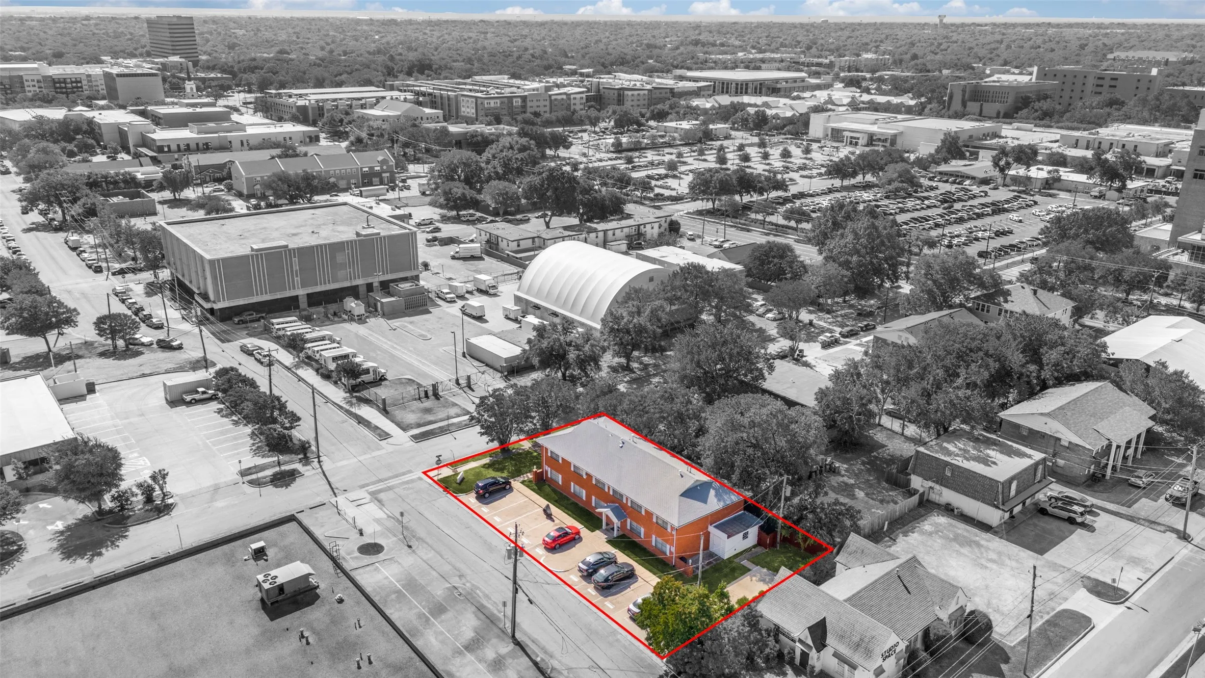 Apartment For Rent in Tarrant County , 300 College Street E, Arlington, Texas 76010, 2 Bedroom, 2 Bathroom, Garage spaces, 1,000 Sqft, built in 1964, mls#21365202, Real Estate Agent in Arlington, Homes For Rent in Tarrant county, Homes For Rent in Arlington, Realtor in Arlington Texas, Real Estate Brokerage Independent Realty Texas, Luminita Cordes Realtor