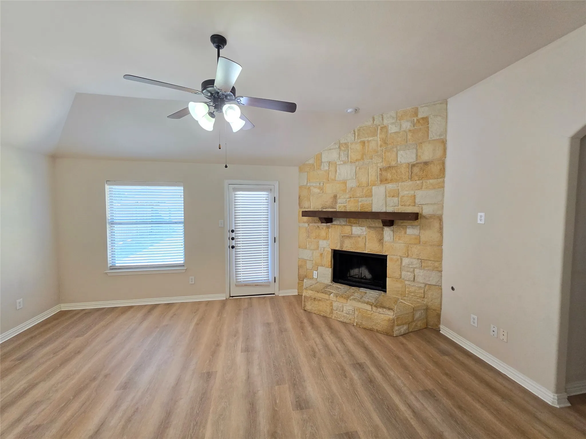 Single Family Residence For Rent in Tarrant County , 8219 Tierra Del Sol Road, Arlington, Texas 76002, 4 Bedroom, 2 Bathroom, 2 Garage spaces, 1,956 Sqft, built in 2011, mls#21365539, Real Estate Agent in Arlington, Homes For Rent in Tarrant county, Homes For Rent in Arlington, Realtor in Arlington Texas, Real Estate Brokerage Independent Realty Texas, Luminita Cordes Realtor