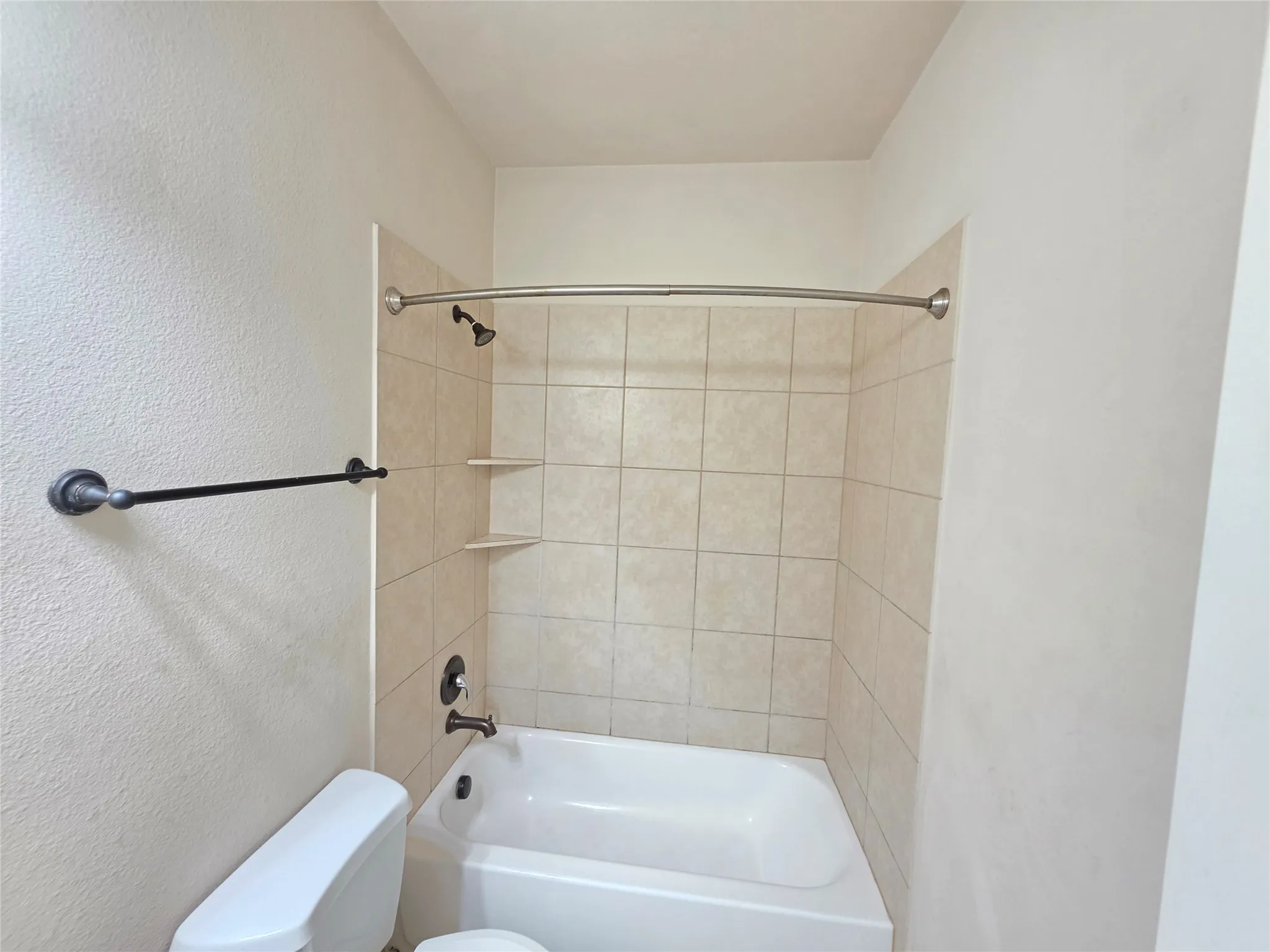 Single Family Residence For Rent in Tarrant County , 8219 Tierra Del Sol Road, Arlington, Texas 76002, 4 Bedroom, 2 Bathroom, 2 Garage spaces, 1,956 Sqft, built in 2011, mls#21365539, Real Estate Agent in Arlington, Homes For Rent in Tarrant county, Homes For Rent in Arlington, Realtor in Arlington Texas, Real Estate Brokerage Independent Realty Texas, Luminita Cordes Realtor