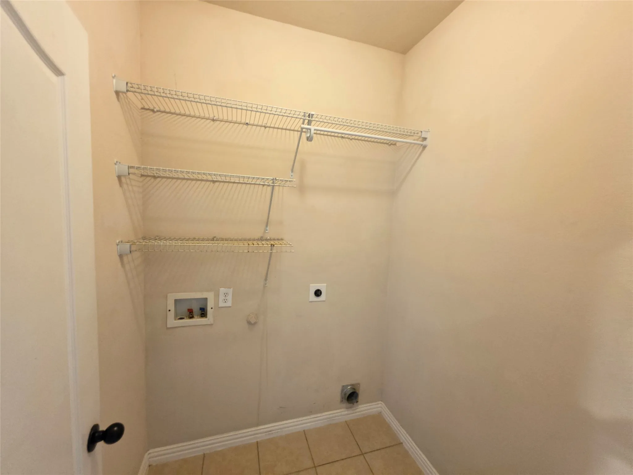 Single Family Residence For Rent in Tarrant County , 8219 Tierra Del Sol Road, Arlington, Texas 76002, 4 Bedroom, 2 Bathroom, 2 Garage spaces, 1,956 Sqft, built in 2011, mls#21365539, Real Estate Agent in Arlington, Homes For Rent in Tarrant county, Homes For Rent in Arlington, Realtor in Arlington Texas, Real Estate Brokerage Independent Realty Texas, Luminita Cordes Realtor