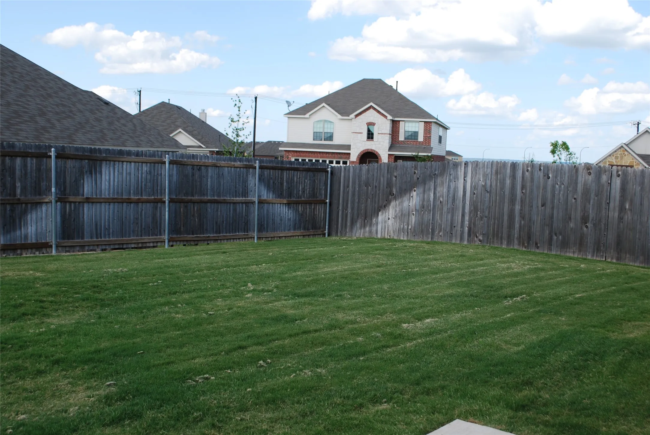 Single Family Residence For Rent in Tarrant County , 8219 Tierra Del Sol Road, Arlington, Texas 76002, 4 Bedroom, 2 Bathroom, 2 Garage spaces, 1,956 Sqft, built in 2011, mls#21365539, Real Estate Agent in Arlington, Homes For Rent in Tarrant county, Homes For Rent in Arlington, Realtor in Arlington Texas, Real Estate Brokerage Independent Realty Texas, Luminita Cordes Realtor