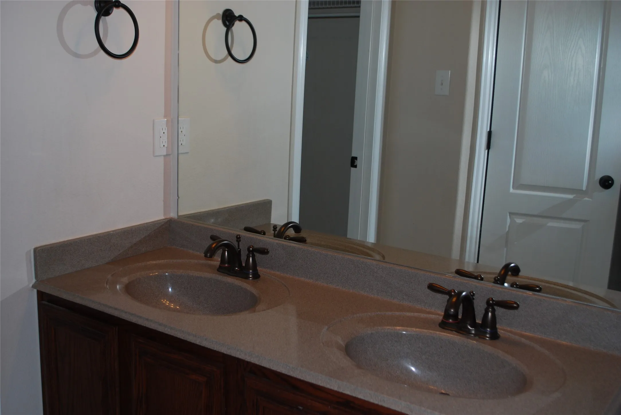Single Family Residence For Rent in Tarrant County , 8219 Tierra Del Sol Road, Arlington, Texas 76002, 4 Bedroom, 2 Bathroom, 2 Garage spaces, 1,956 Sqft, built in 2011, mls#21365539, Real Estate Agent in Arlington, Homes For Rent in Tarrant county, Homes For Rent in Arlington, Realtor in Arlington Texas, Real Estate Brokerage Independent Realty Texas, Luminita Cordes Realtor