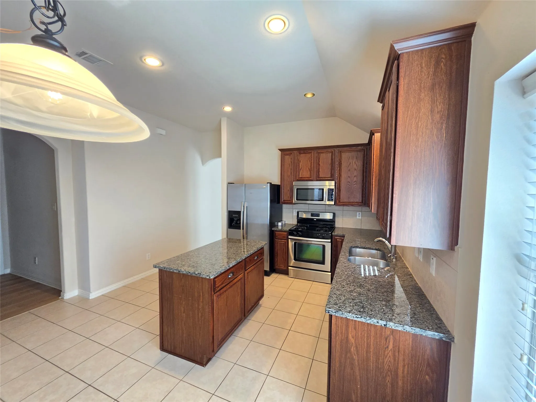 Single Family Residence For Rent in Tarrant County , 8219 Tierra Del Sol Road, Arlington, Texas 76002, 4 Bedroom, 2 Bathroom, 2 Garage spaces, 1,956 Sqft, built in 2011, mls#21365539, Real Estate Agent in Arlington, Homes For Rent in Tarrant county, Homes For Rent in Arlington, Realtor in Arlington Texas, Real Estate Brokerage Independent Realty Texas, Luminita Cordes Realtor