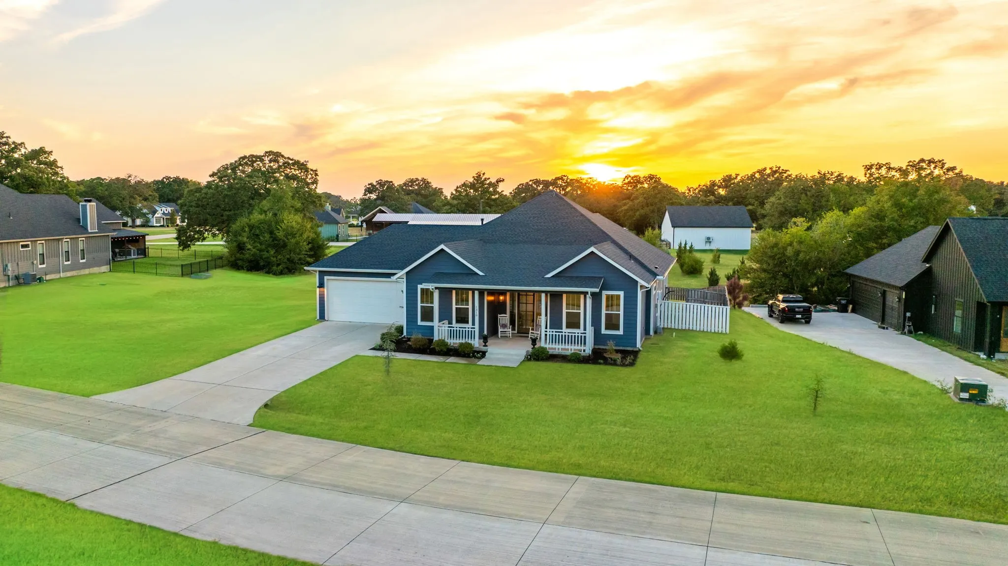 Single Family Residence For Sale in Hunt County , 1318 Oak Trail, Quinlan, Texas 75474, 4 Bedroom, 3 Bathroom, 2 Garage spaces, 2,076 Sqft, built in 2021, mls#21365534, Real Estate Agent in Quinlan, Homes For Sale in Hunt county, Homes For Sale in Quinlan, Realtor in Quinlan Texas, Real Estate Brokerage Independent Realty Texas, Luminita Cordes Realtor