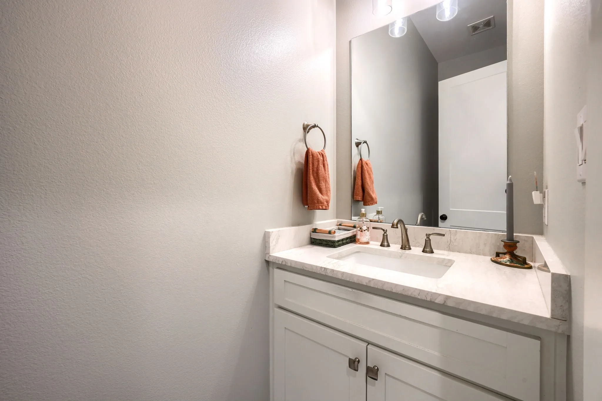 Single Family Residence For Sale in Hunt County , 1318 Oak Trail, Quinlan, Texas 75474, 4 Bedroom, 3 Bathroom, 2 Garage spaces, 2,076 Sqft, built in 2021, mls#21365534, Real Estate Agent in Quinlan, Homes For Sale in Hunt county, Homes For Sale in Quinlan, Realtor in Quinlan Texas, Real Estate Brokerage Independent Realty Texas, Luminita Cordes Realtor