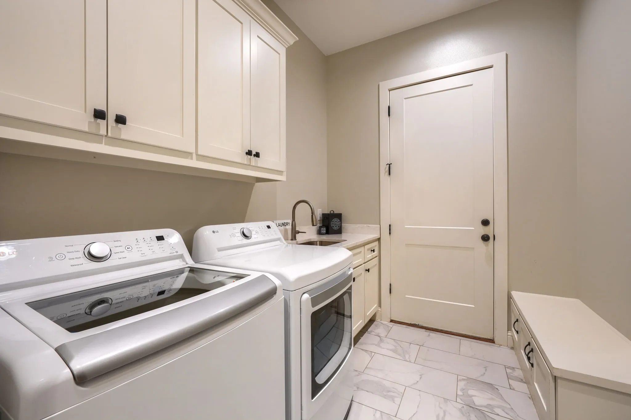 Single Family Residence For Sale in Hunt County , 1318 Oak Trail, Quinlan, Texas 75474, 4 Bedroom, 3 Bathroom, 2 Garage spaces, 2,076 Sqft, built in 2021, mls#21365534, Real Estate Agent in Quinlan, Homes For Sale in Hunt county, Homes For Sale in Quinlan, Realtor in Quinlan Texas, Real Estate Brokerage Independent Realty Texas, Luminita Cordes Realtor