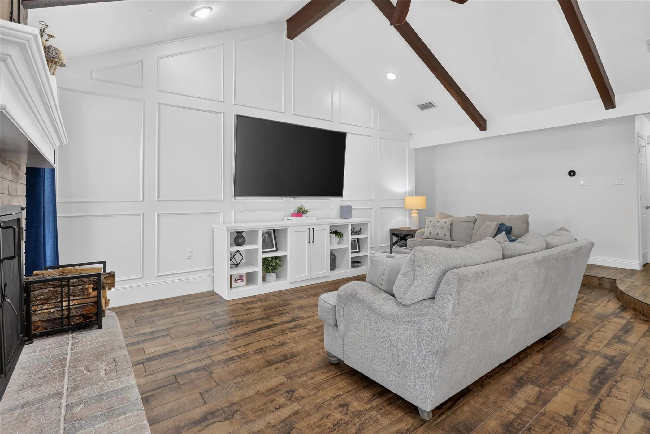 Vaulted ceiling with exposed beams