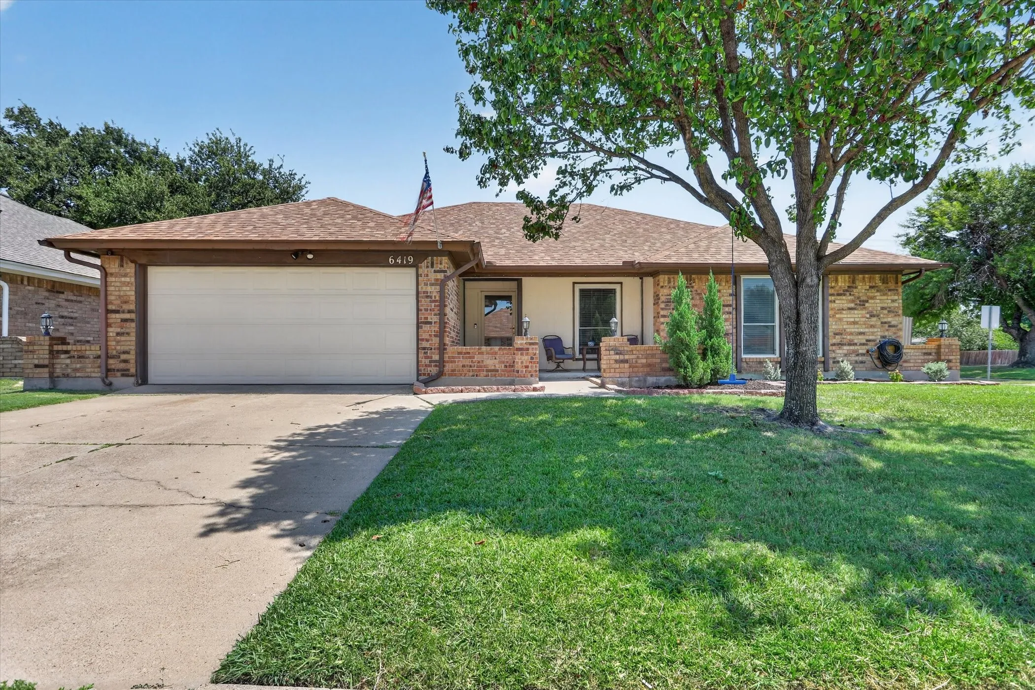 Single Family Residence For Sale in Tarrant County , 6419 British Lane, Arlington, Texas 76002, 3 Bedroom, 2 Bathroom, 2 Garage spaces, 1,757 Sqft, built in 1984, mls#21365544, Real Estate Agent in Arlington, Homes For Sale in Tarrant county, Homes For Sale in Arlington, Realtor in Arlington Texas, Real Estate Brokerage Independent Realty Texas, Luminita Cordes Realtor