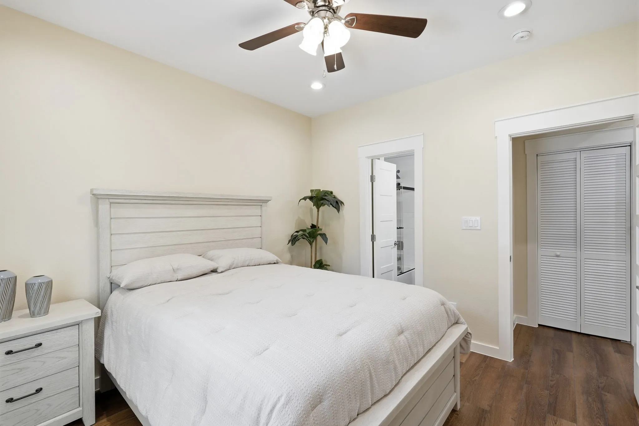 Single Family Residence For Sale in Dallas County , 10637 Dunaway Drive, Dallas, Texas 75228, 4 Bedroom, 2 Bathroom, Garage spaces, 1,544 Sqft, built in 1954, mls#21365546, Real Estate Agent in Dallas, Homes For Sale in Dallas county, Homes For Sale in Dallas, Realtor in Dallas Texas, Real Estate Brokerage Independent Realty Texas, Luminita Cordes Realtor