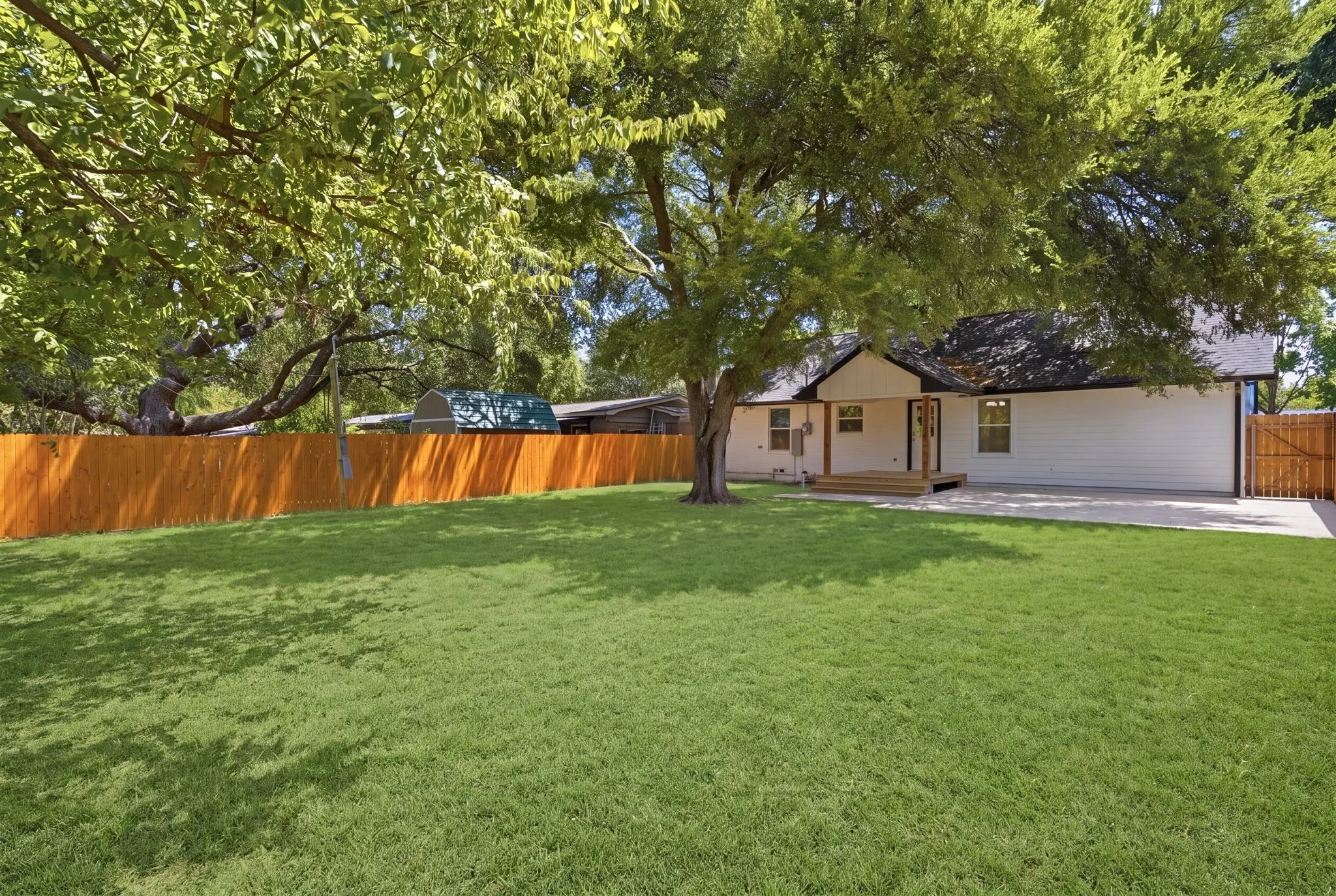 Single Family Residence For Sale in Dallas County , 10637 Dunaway Drive, Dallas, Texas 75228, 4 Bedroom, 2 Bathroom, Garage spaces, 1,544 Sqft, built in 1954, mls#21365546, Real Estate Agent in Dallas, Homes For Sale in Dallas county, Homes For Sale in Dallas, Realtor in Dallas Texas, Real Estate Brokerage Independent Realty Texas, Luminita Cordes Realtor
