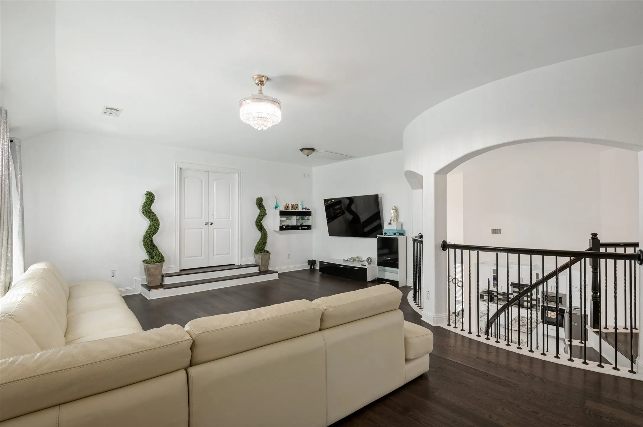Single Family Residence For Rent in Tarrant County , 6951 Seascape Drive, Grand Prairie, Texas 75054, 5 Bedroom, 4 Bathroom, 2 Garage spaces, 3,955 Sqft, built in 2010, mls#21365059, Real Estate Agent in Grand Prairie, Homes For Rent in Tarrant county, Homes For Rent in Grand Prairie, Realtor in Grand Prairie Texas, Real Estate Brokerage Independent Realty Texas, Luminita Cordes Realtor
