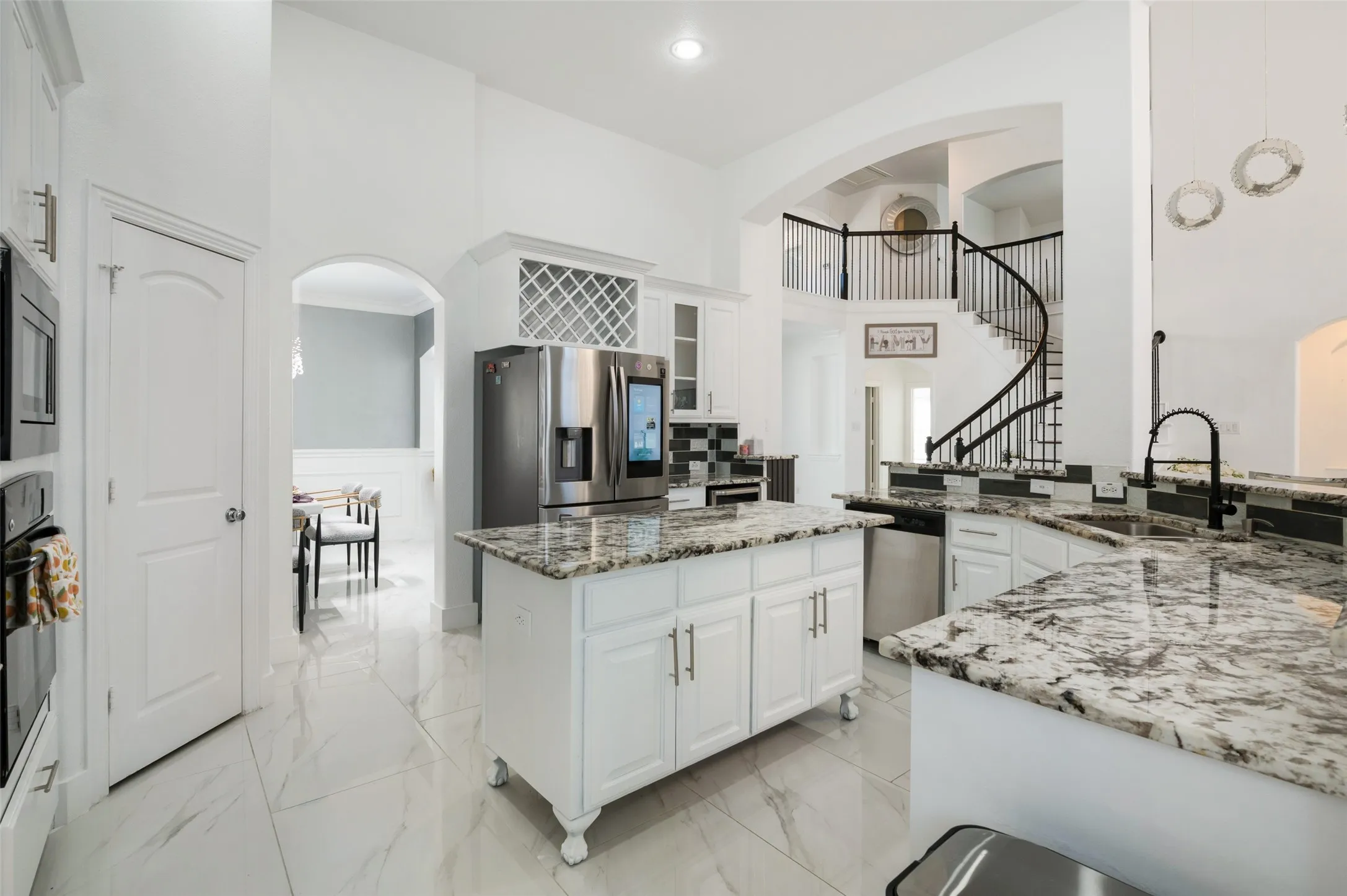 Single Family Residence For Rent in Tarrant County , 6951 Seascape Drive, Grand Prairie, Texas 75054, 5 Bedroom, 4 Bathroom, 2 Garage spaces, 3,955 Sqft, built in 2010, mls#21365059, Real Estate Agent in Grand Prairie, Homes For Rent in Tarrant county, Homes For Rent in Grand Prairie, Realtor in Grand Prairie Texas, Real Estate Brokerage Independent Realty Texas, Luminita Cordes Realtor