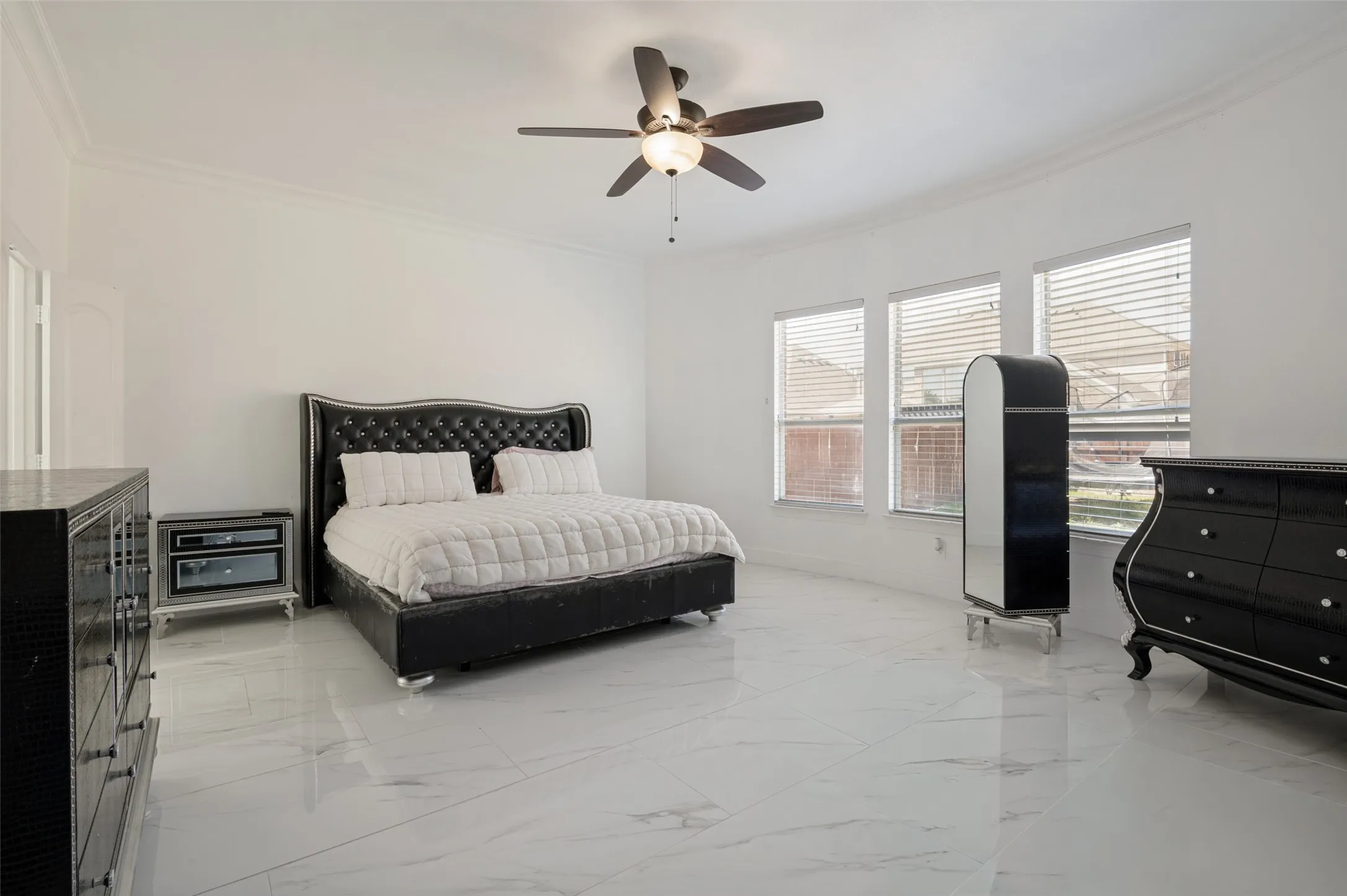 Single Family Residence For Rent in Tarrant County , 6951 Seascape Drive, Grand Prairie, Texas 75054, 5 Bedroom, 4 Bathroom, 2 Garage spaces, 3,955 Sqft, built in 2010, mls#21365059, Real Estate Agent in Grand Prairie, Homes For Rent in Tarrant county, Homes For Rent in Grand Prairie, Realtor in Grand Prairie Texas, Real Estate Brokerage Independent Realty Texas, Luminita Cordes Realtor