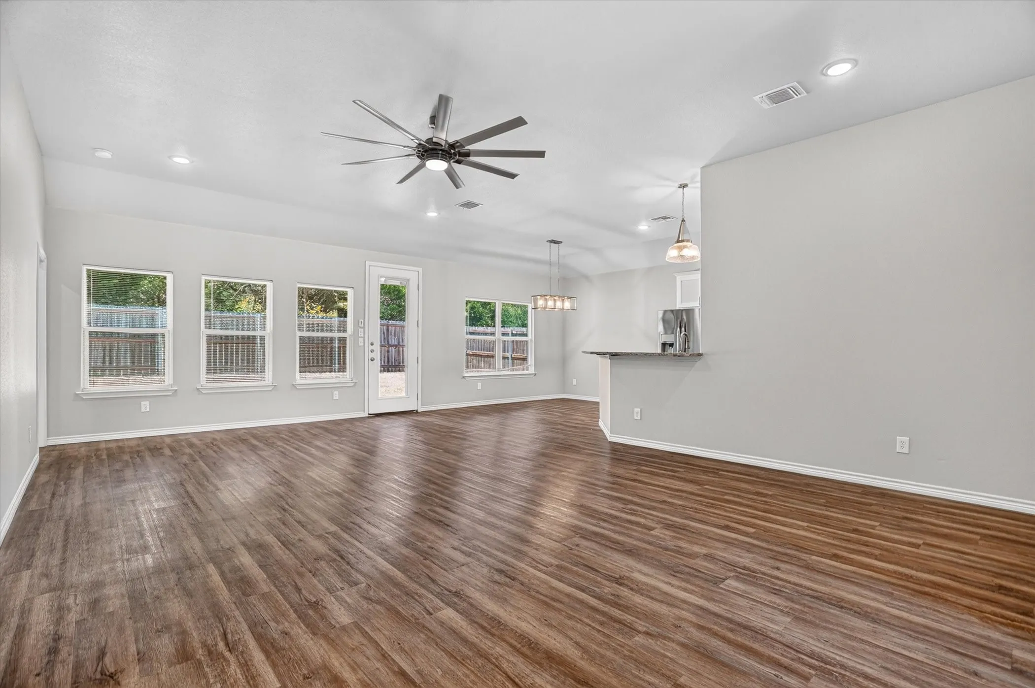 Single Family Residence For Sale in Hood County , 2706 San Gabriel Drive, Granbury, Texas 76048, 3 Bedroom, 2 Bathroom, 2 Garage spaces, 1,629 Sqft, built in 2021, mls#21365515, Real Estate Agent in Granbury, Homes For Sale in Hood county, Homes For Sale in Granbury, Realtor in Granbury Texas, Real Estate Brokerage Independent Realty Texas, Luminita Cordes Realtor