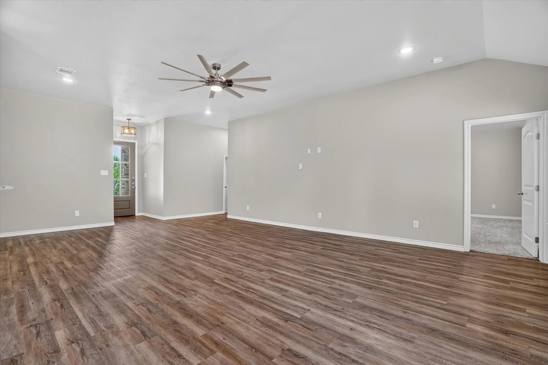 Single Family Residence For Sale in Hood County , 2706 San Gabriel Drive, Granbury, Texas 76048, 3 Bedroom, 2 Bathroom, 2 Garage spaces, 1,629 Sqft, built in 2021, mls#21365515, Real Estate Agent in Granbury, Homes For Sale in Hood county, Homes For Sale in Granbury, Realtor in Granbury Texas, Real Estate Brokerage Independent Realty Texas, Luminita Cordes Realtor
