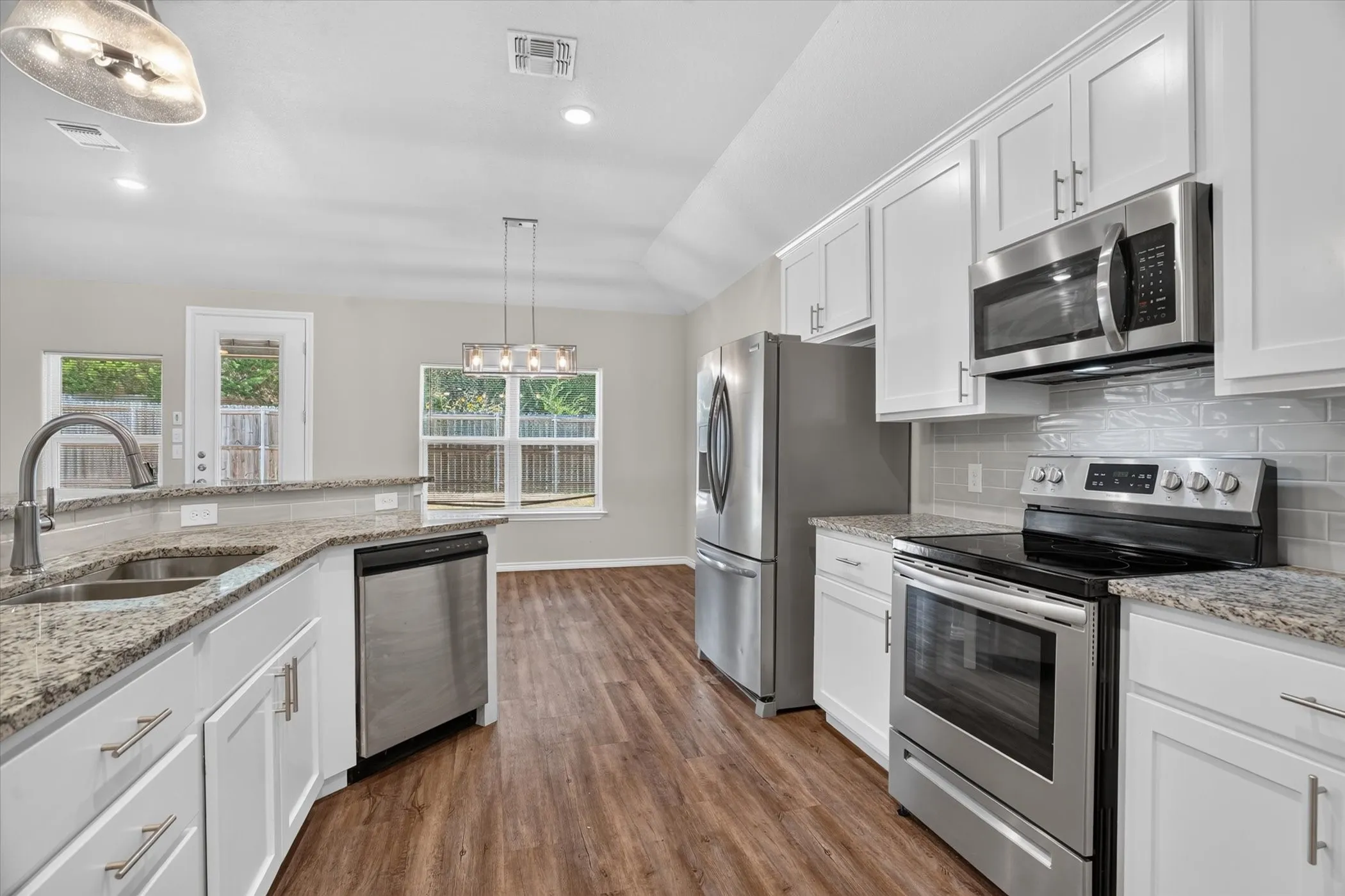 Single Family Residence For Sale in Hood County , 2706 San Gabriel Drive, Granbury, Texas 76048, 3 Bedroom, 2 Bathroom, 2 Garage spaces, 1,629 Sqft, built in 2021, mls#21365515, Real Estate Agent in Granbury, Homes For Sale in Hood county, Homes For Sale in Granbury, Realtor in Granbury Texas, Real Estate Brokerage Independent Realty Texas, Luminita Cordes Realtor
