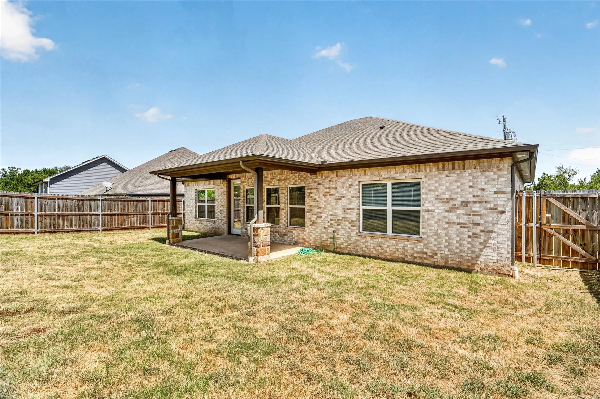 Single Family Residence For Sale in Hood County , 2706 San Gabriel Drive, Granbury, Texas 76048, 3 Bedroom, 2 Bathroom, 2 Garage spaces, 1,629 Sqft, built in 2021, mls#21365515, Real Estate Agent in Granbury, Homes For Sale in Hood county, Homes For Sale in Granbury, Realtor in Granbury Texas, Real Estate Brokerage Independent Realty Texas, Luminita Cordes Realtor