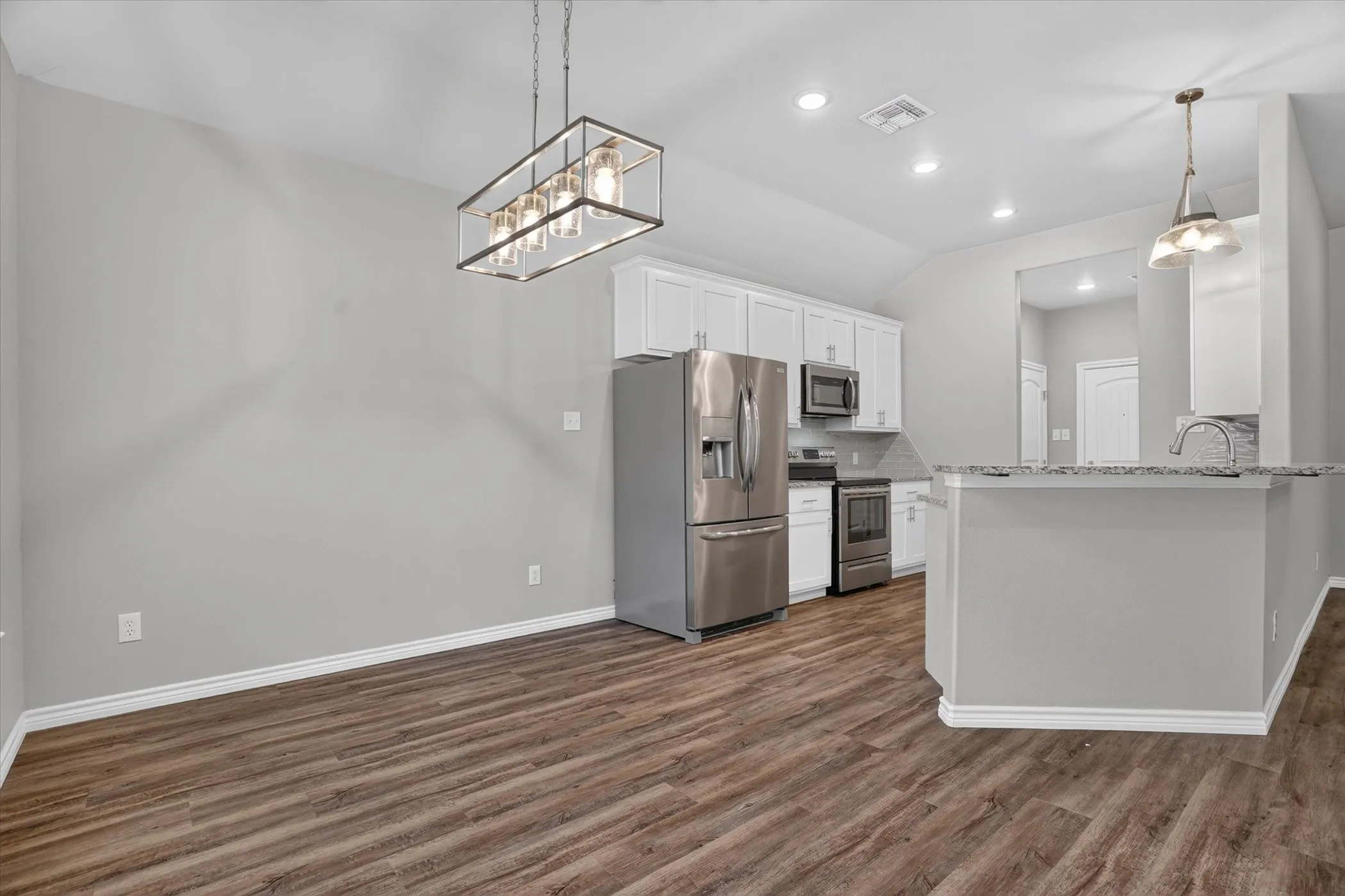 Single Family Residence For Sale in Hood County , 2706 San Gabriel Drive, Granbury, Texas 76048, 3 Bedroom, 2 Bathroom, 2 Garage spaces, 1,629 Sqft, built in 2021, mls#21365515, Real Estate Agent in Granbury, Homes For Sale in Hood county, Homes For Sale in Granbury, Realtor in Granbury Texas, Real Estate Brokerage Independent Realty Texas, Luminita Cordes Realtor