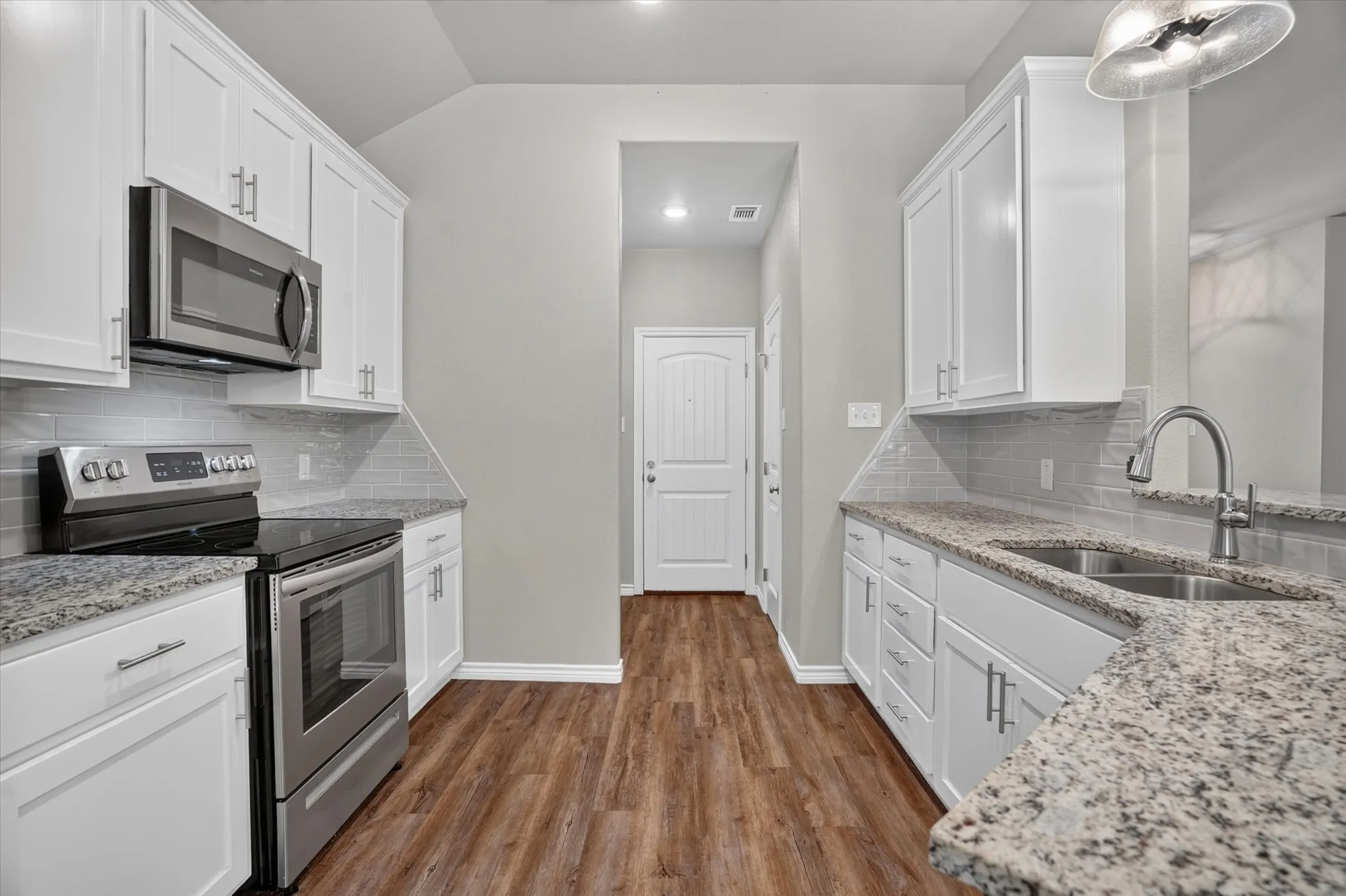 Single Family Residence For Sale in Hood County , 2706 San Gabriel Drive, Granbury, Texas 76048, 3 Bedroom, 2 Bathroom, 2 Garage spaces, 1,629 Sqft, built in 2021, mls#21365515, Real Estate Agent in Granbury, Homes For Sale in Hood county, Homes For Sale in Granbury, Realtor in Granbury Texas, Real Estate Brokerage Independent Realty Texas, Luminita Cordes Realtor